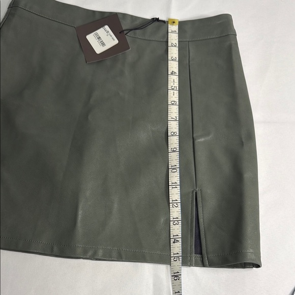 Le Lis Green Pencil Mini Skirt for Work - Picture 4 of 5